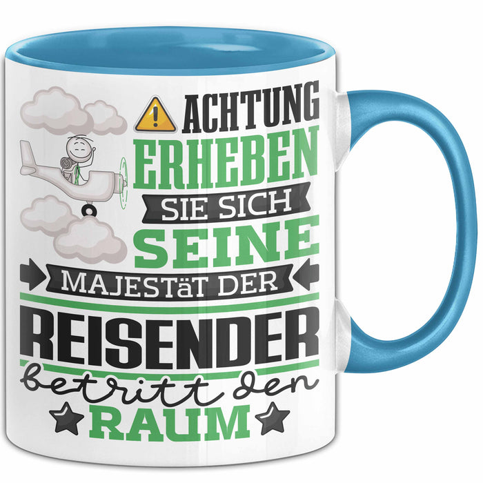 Reisender Geschenk Tasse Lustiger Spruch Erheben Sie Sich Der Reisender Betritt den Raum Blau Trendation