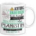 Pianistin Tasse Geschenk Lustiger Spruch Bitte Erheben Sie Sich Seine Majestät Die Pianistin Betritt Den Raum Weiß Trendation
