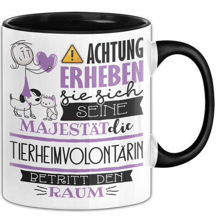 Tierheimvolontärin Tasse Geschenk Lustiger Spruch Bitte Erheben Sie Sich Seine Majestät Die Tierheimvolontärin Betritt Den Raum Schwarz Trendation