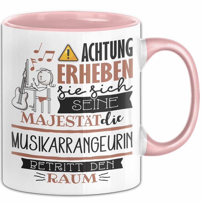 Musikarrangeurin Tasse Geschenk Lustiger Spruch Bitte Erheben Sie Sich Seine Majestät Die Musikarrangeurin Betritt Den Raum Rosa Trendation