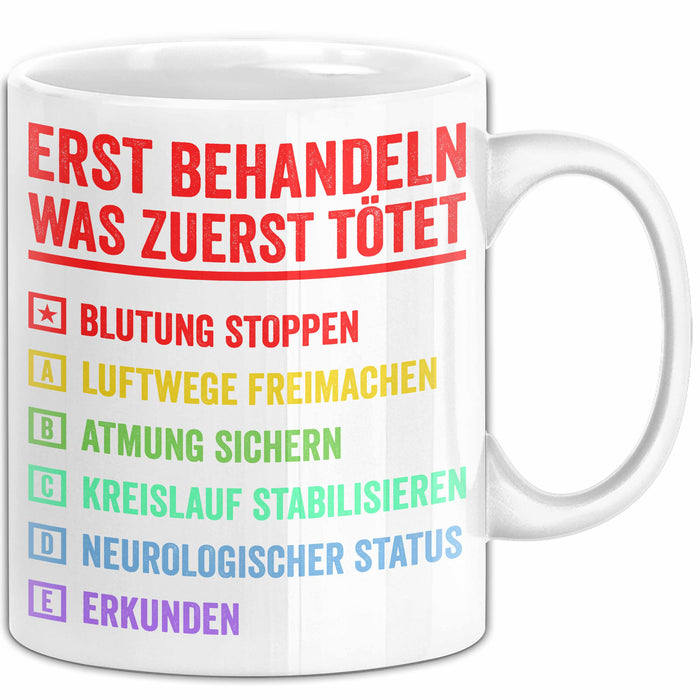 Rettungsdienst Notfallsanitäter Tasse Geschenk Lustige Geschenkidee Spruch Erst Behandeln Was Zuerst Tötet Weiß Trendation