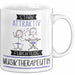 Musiktherapeutin Tasse Geschenk Becher Stark Attraktiv Furchtlos Musiktherapeutin Lustige Geschenkidee Weiß Trendation