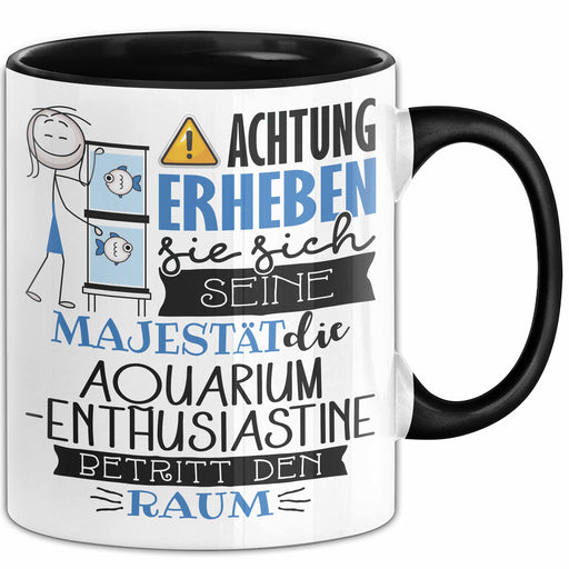 Aquarium-Enthusiastin Tasse Geschenk Lustiger Spruch Bitte Erheben Sie Sich Seine Majestät Die Aquarium-Enthusiastin Betritt Den Raum Schwarz Trendation