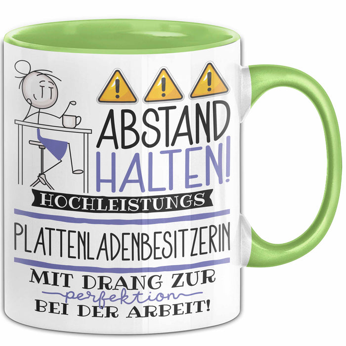 Plattenladenbesitzerin Tasse Geschenk Lustig Abstand Halten Hochleistungs-Plattenladenbesitzerin Mit Drang Zur Perfektion Bei Der Arbeit Grün Trendation