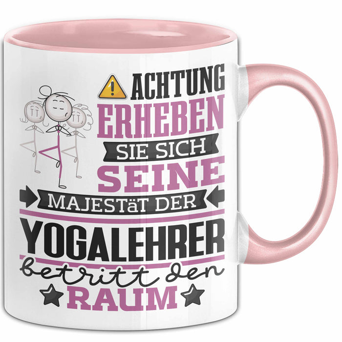Yogalehrer Geschenk Tasse Lustiger Spruch Erheben Sie Sich Der Yogalehrer Betritt den Raum Rosa Trendation