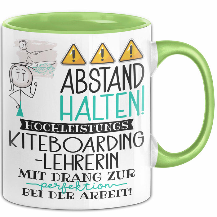 Kiteboarding-Lehrerin Tasse Geschenk Lustig Abstand Halten Hochleistungs-Kiteboarding-Lehrerin Mit Drang Zur Perfektion Bei Der Arbeit Grün Trendation