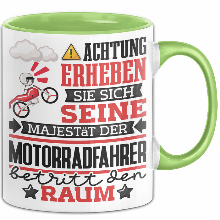 Motorradfahrer Geschenk Tasse Lustiger Spruch Erheben Sie Sich Der Motorradfahrer Betritt den Raum Grün Trendation