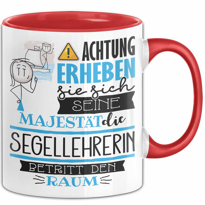 Segellehrerin Tasse Geschenk Lustiger Spruch Bitte Erheben Sie Sich Seine Majestät Die Segellehrerin Betritt Den Raum Rot Trendation