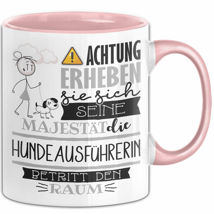 Hundeausführerin Tasse Geschenk Lustiger Spruch Bitte Erheben Sie Sich Seine Majestät Die Hundeausführerin Betritt Den Raum Rosa Trendation