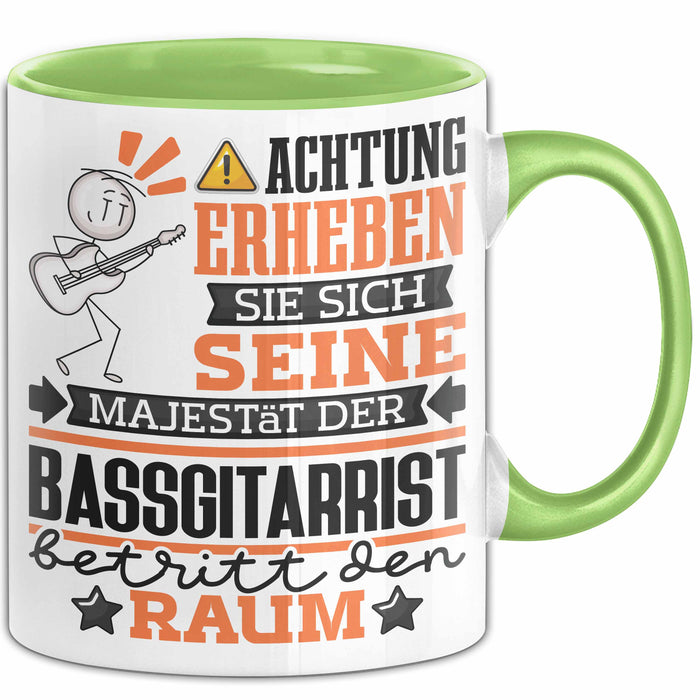 Bassgitarrist Geschenk Tasse Lustiger Spruch Erheben Sie Sich Der Bassgitarrist Betritt den Raum Grün Trendation