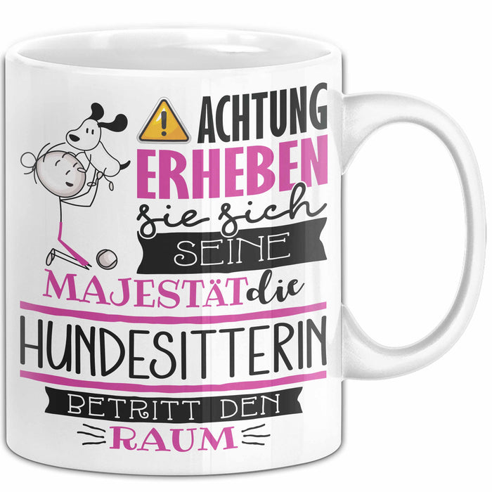 Hundesitterin Tasse Geschenk Lustiger Spruch Bitte Erheben Sie Sich Seine Majestät Die Hundesitterin Betritt Den Raum Weiß Trendation