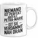 Petra-Marie Tasse Geschenk Niemand Ist Perfekt Petra-Marie Verdammt Nah Dran Geschenkidee Weiß Trendation