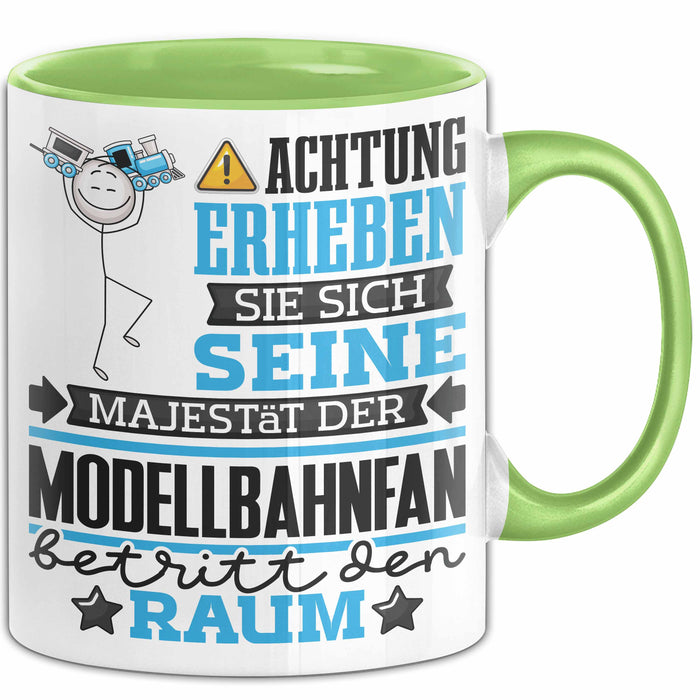 Modellbahnfan Geschenk Tasse Lustiger Spruch Erheben Sie Sich Der Modellbahnfan Betritt den Raum Grün Trendation