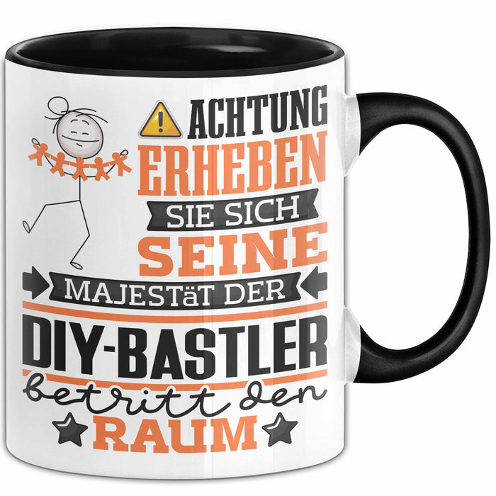 DIY-Bastler Geschenk Tasse Lustiger Spruch Erheben Sie Sich Der DIY-Bastler Betritt den Raum Schwarz Trendation
