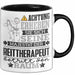 Reittherapeut Geschenk Tasse Lustiger Spruch Erheben Sie Sich Der Reittherapeut Betritt den Raum Schwarz Trendation
