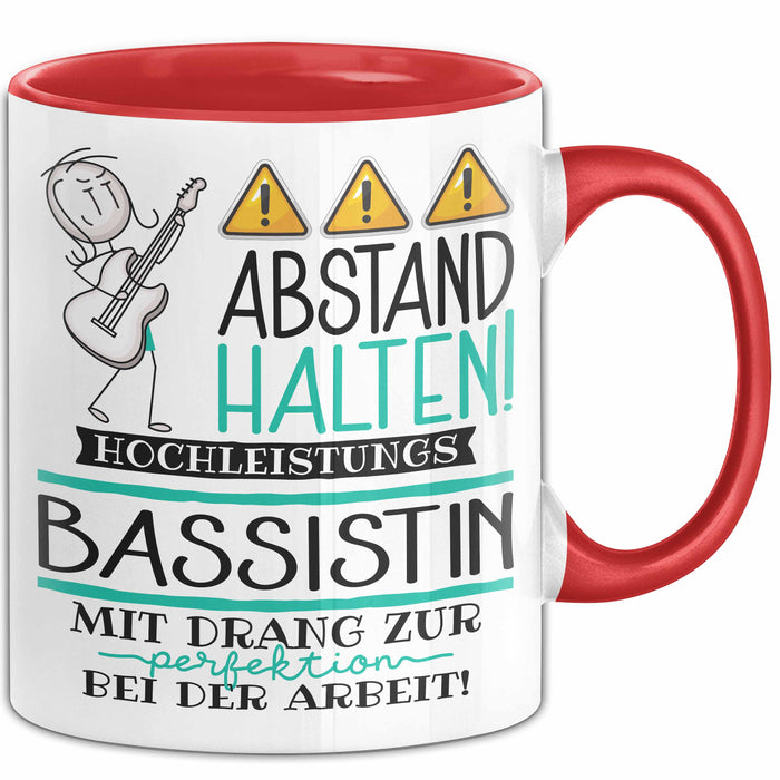 Bassistin Tasse Geschenk Lustig Abstand Halten Hochleistungs-Bassistin Mit Drang Zur Perfektion Bei Der Arbeit Rot Trendation