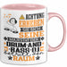 Drum-and-Bass-DJ Geschenk Tasse Lustiger Spruch Erheben Sie Sich Der Drum-and-Bass-DJ Betritt den Raum Rosa Trendation