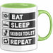 Skibidi Toilet Tasse Geschenk Meme Eat Sleet Repeat Becher Geschenkdiee Grün Trendation
