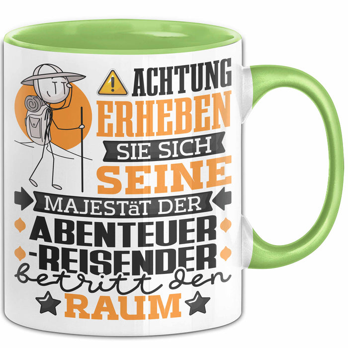 Abenteurreisender Geschenk Tasse Lustiger Spruch Erheben Sie Sich Der Abenteurreisender Betritt den Raum Grün Trendation