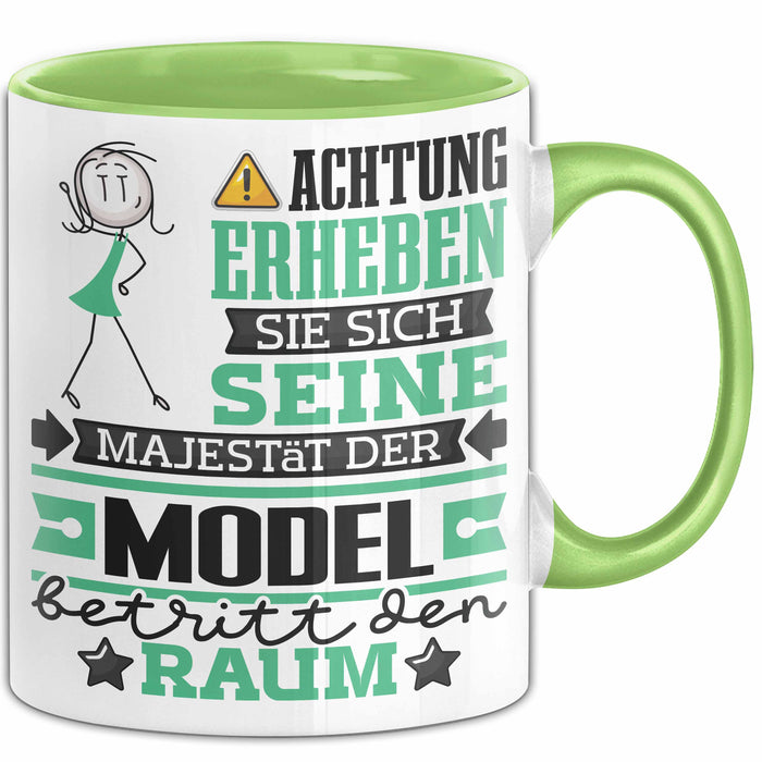 Model Geschenk Tasse Lustiger Spruch Erheben Sie Sich Der Model Betritt den Raum Grün Trendation