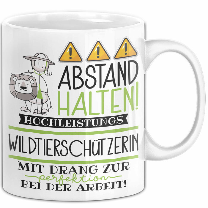 Wildtierschützerin Tasse Geschenk Lustig Abstand Halten Hochleistungs-Wildtierschützerin Mit Drang Zur Perfektion Bei Der Arbeit Weiß Trendation