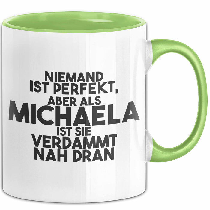 Michaela Tasse Niemand Ist Perfekt, Michaela Ist Nah Dran Geschenk Grün Trendation