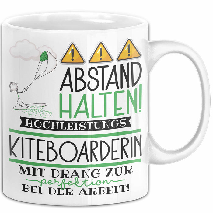 Kiteboarderin Tasse Geschenk Lustig Abstand Halten Hochleistungs-Kiteboarderin Mit Drang Zur Perfektion Bei Der Arbeit Weiß Trendation