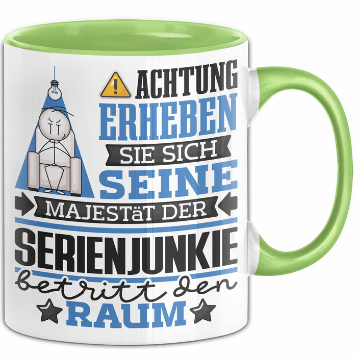 Serienjunkie Geschenk Tasse Lustiger Spruch Erheben Sie Sich Der Serienjunkie Betritt den Raum Grün Trendation