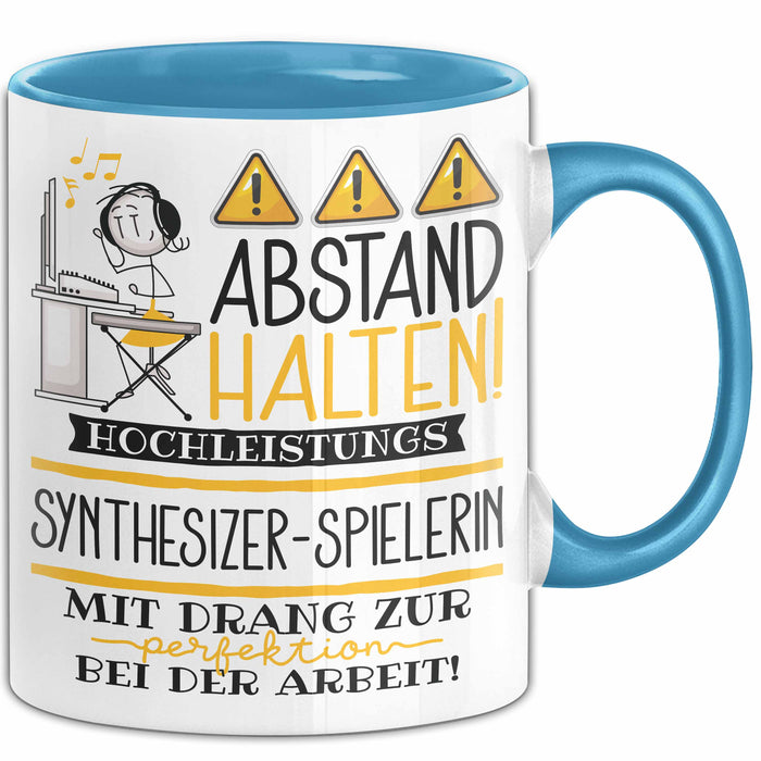 Synthesizer-Spielerin Tasse Geschenk Lustig Abstand Halten Hochleistungs-Synthesizer-Spielerin Mit Drang Zur Perfektion Bei Der Arbeit Blau Trendation