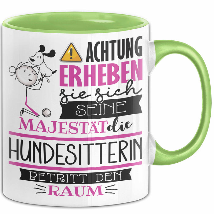 Hundesitterin Tasse Geschenk Lustiger Spruch Bitte Erheben Sie Sich Seine Majestät Die Hundesitterin Betritt Den Raum Grün Trendation