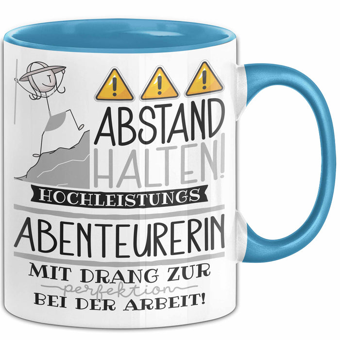 Abenteurerin Tasse Geschenk Lustig Abstand Halten Hochleistungs-Abenteurerin Mit Drang Zur Perfektion Bei Der Arbeit Blau Trendation