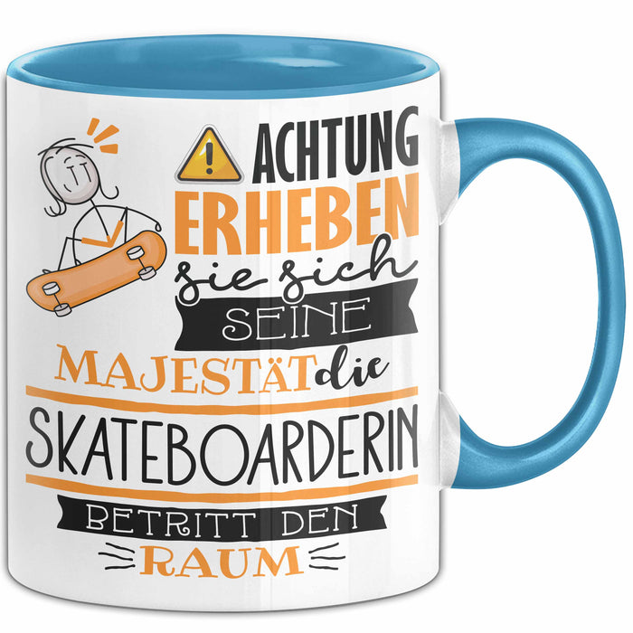 Skateboarderin Tasse Geschenk Lustiger Spruch Bitte Erheben Sie Sich Seine Majestät Die Skateboarderin Betritt Den Raum Blau Trendation