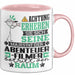 Abenteuerfilmer Geschenk Tasse Lustiger Spruch Erheben Sie Sich Der Abenteuerfilmer Betritt den Raum Rosa Trendation