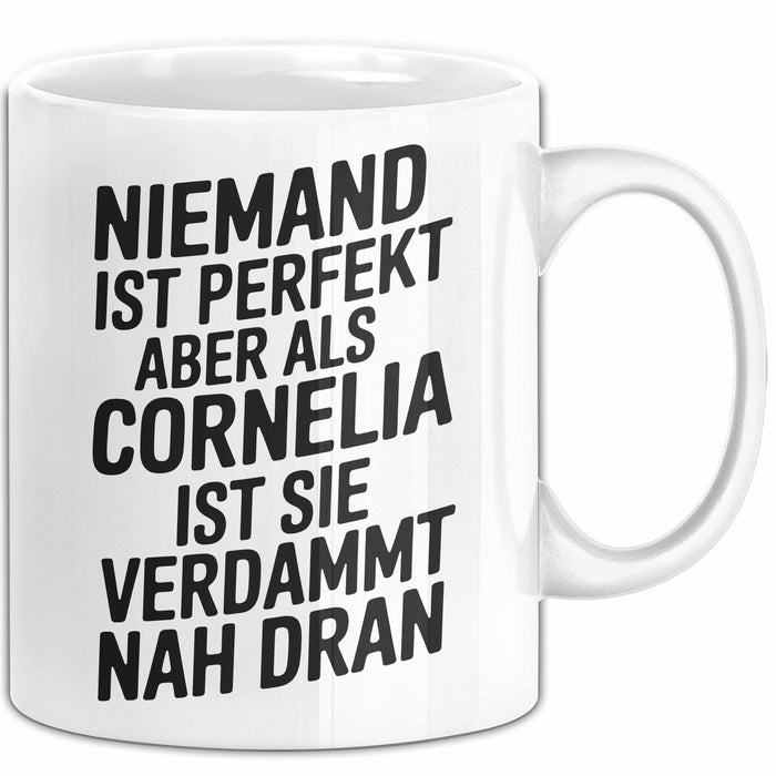 Cornelia Tasse Geschenk Niemand Ist Perfekt Cornelia Verdammt Nah Dran Geschenkidee Weiß Trendation