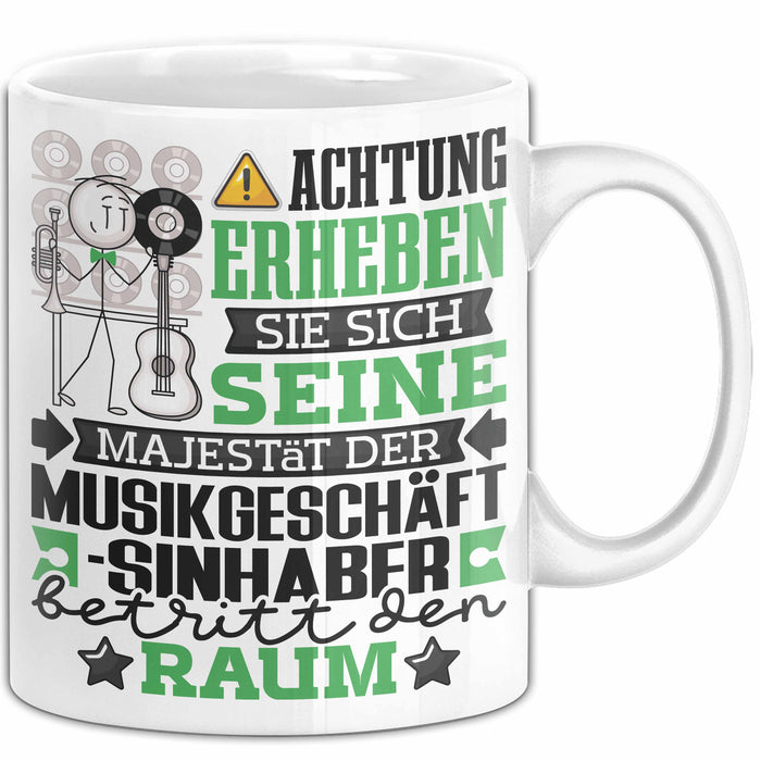 Musikgeschäftsinhaber Geschenk Tasse Lustiger Spruch Erheben Sie Sich Der Musikgeschäftsinhaber Betritt den Raum Weiß Trendation