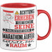 Marathonläufer Geschenk Tasse Lustiger Spruch Erheben Sie Sich Der Marathonläufer Betritt den Raum Rot Trendation