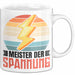 Elektriker Tasse Geschenk Meister Der Spannung Elektro-Meister Geschenkidee Becher Weiß Trendation