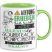 Soundtrack-Komponistin Tasse Geschenk Lustiger Spruch Bitte Erheben Sie Sich Seine Majestät Die Soundtrack-Komponistin Betritt Den Raum Grün Trendation
