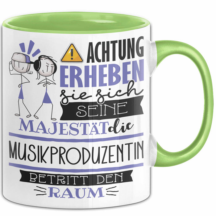 Musikproduzentin Tasse Geschenk Lustiger Spruch Bitte Erheben Sie Sich Seine Majestät Die Musikproduzentin Betritt Den Raum Grün Trendation