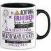 Musikmanagerin Tasse Geschenk Lustiger Spruch Bitte Erheben Sie Sich Seine Majestät Die Musikmanagerin Betritt Den Raum Schwarz Trendation