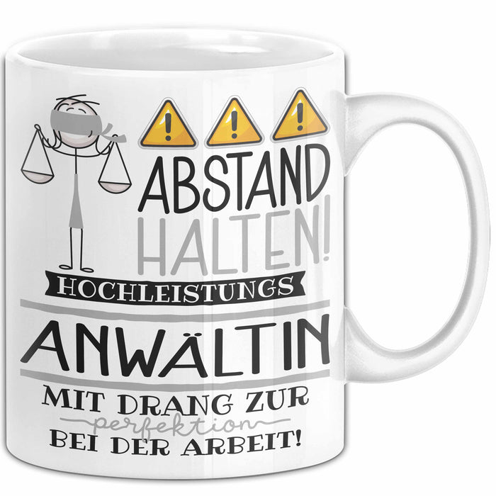 Anwältin Tasse Geschenk Lustig Abstand Halten Hochleistungs-Anwältin Mit Drang Zur Perfektion Bei Der Arbeit Weiß Trendation