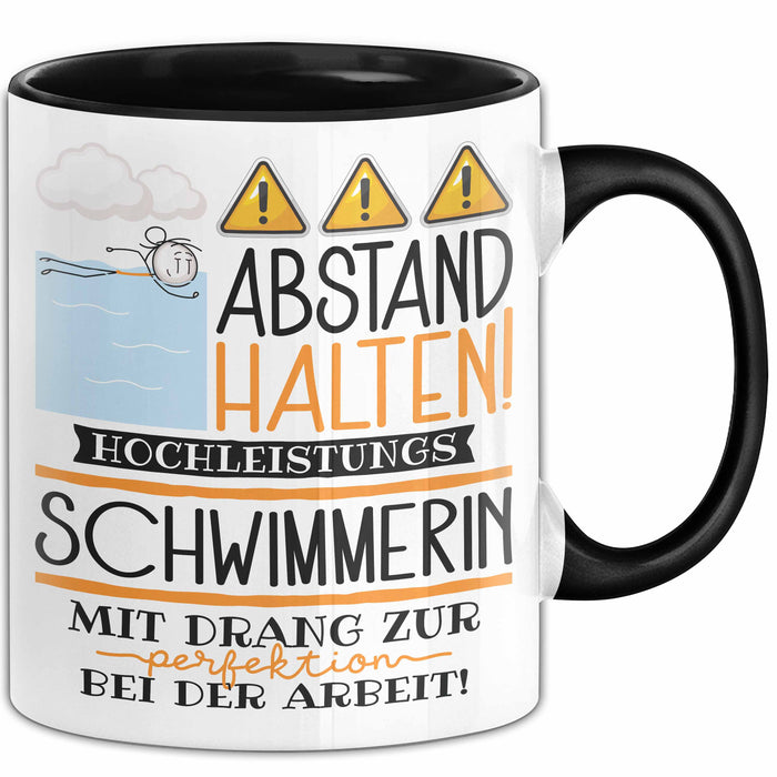 Schwimmerin Tasse Geschenk Lustig Abstand Halten Hochleistungs-Schwimmerin Mit Drang Zur Perfektion Bei Der Arbeit Trendation