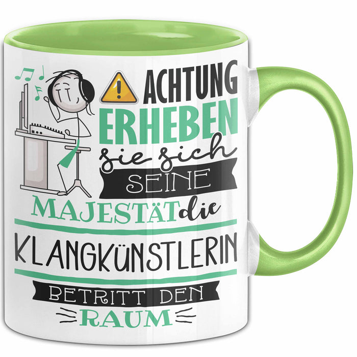 Klangkünstlerin Tasse Geschenk Lustiger Spruch Bitte Erheben Sie Sich Seine Majestät Die Klangkünstlerin Betritt Den Raum Grün Trendation