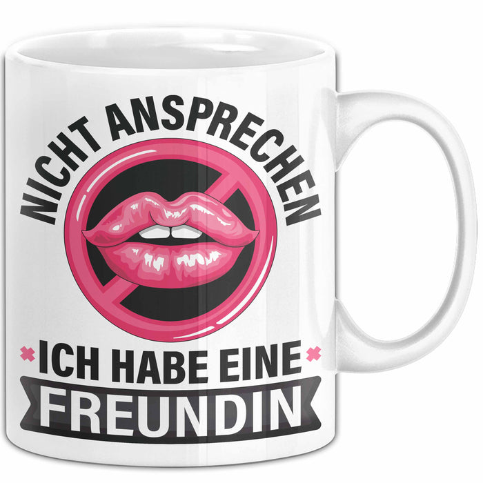 Freundin Tasse "Ich habe eine Freundin nicht ansprechen" lustige Geschenkidee Weiß Trendation