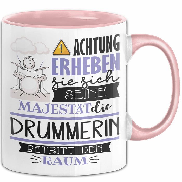 Drummerin Tasse Geschenk Lustiger Spruch Bitte Erheben Sie Sich Seine Majestät Die Drummerin Betritt Den Raum Rosa Trendation