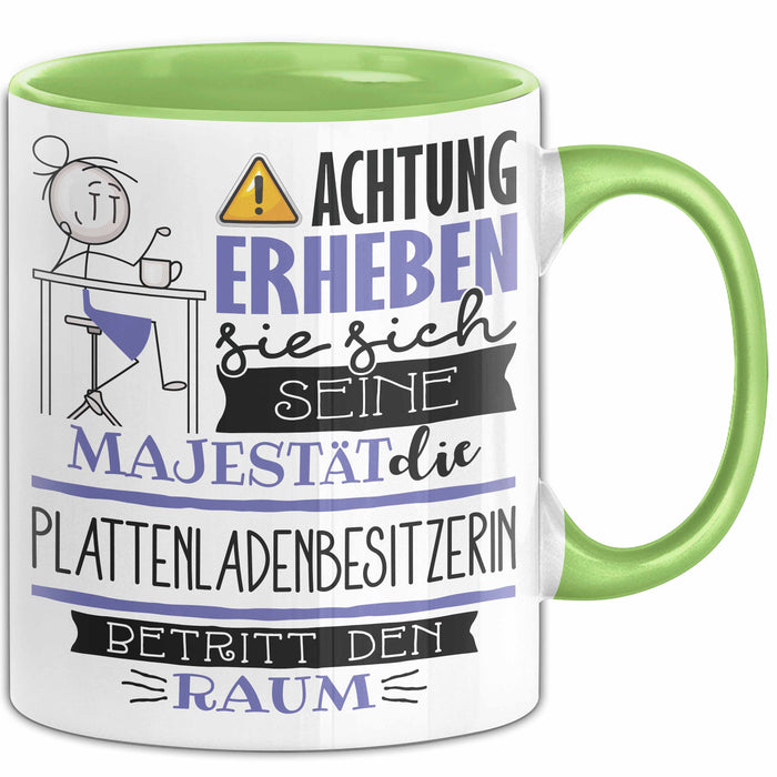 Plattenladenbesitzerin Tasse Geschenk Lustiger Spruch Bitte Erheben Sie Sich Seine Majestät Die Plattenladenbesitzerin Betritt Den Raum Grün Trendation