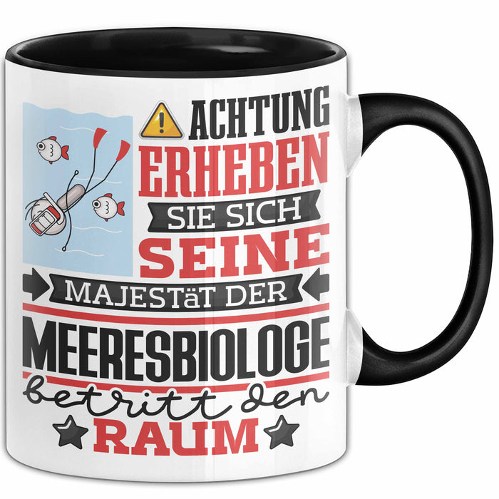 Meeresbiologe Geschenk Tasse Lustiger Spruch Erheben Sie Sich Der Meeresbiologe Betritt den Raum Schwarz Trendation