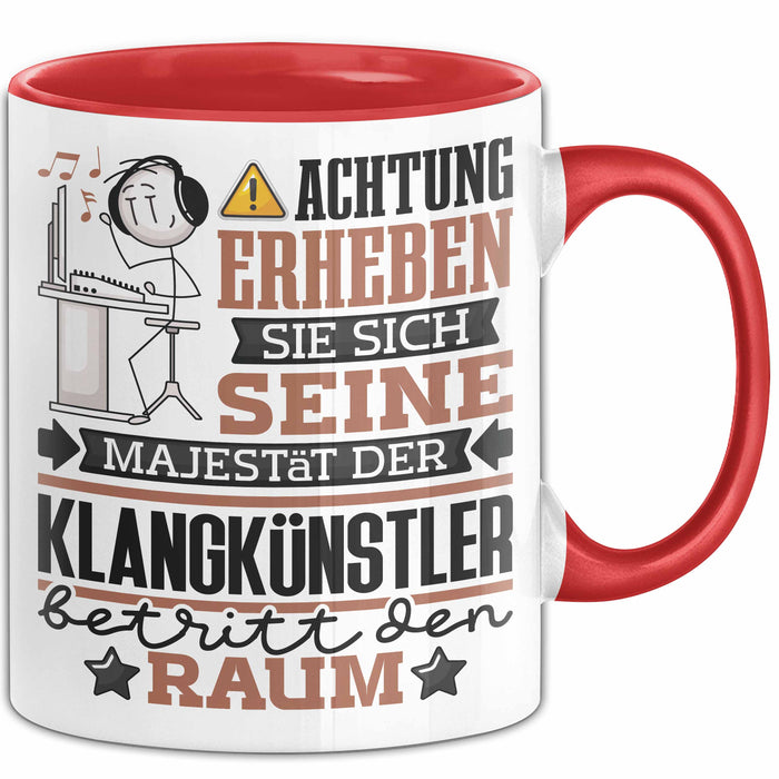 Klangkünstler Geschenk Tasse Lustiger Spruch Erheben Sie Sich Der Klangkünstler Betritt den Raum Rot Trendation