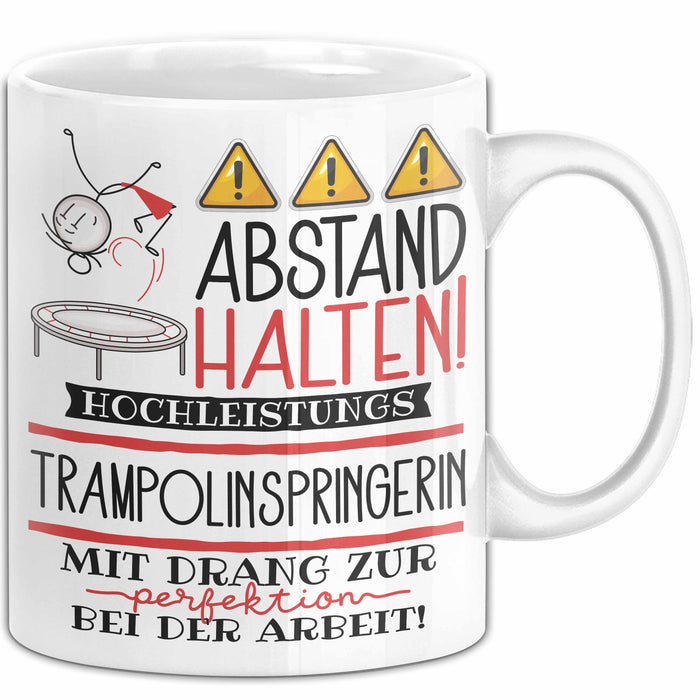 Trampolinspringerin Tasse Geschenk Lustig Abstand Halten Hochleistungs-Trampolinspringerin Mit Drang Zur Perfektion Bei Der Arbeit Weiß Trendation