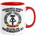 DDR Mann Tasse Geschenk Unterschätze Niemals Einen Alten Mann Der In Der DDR AufgewachsenIst Kaffee-Becher Rot Trendation